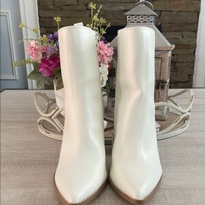 Elegant White Women's Boots